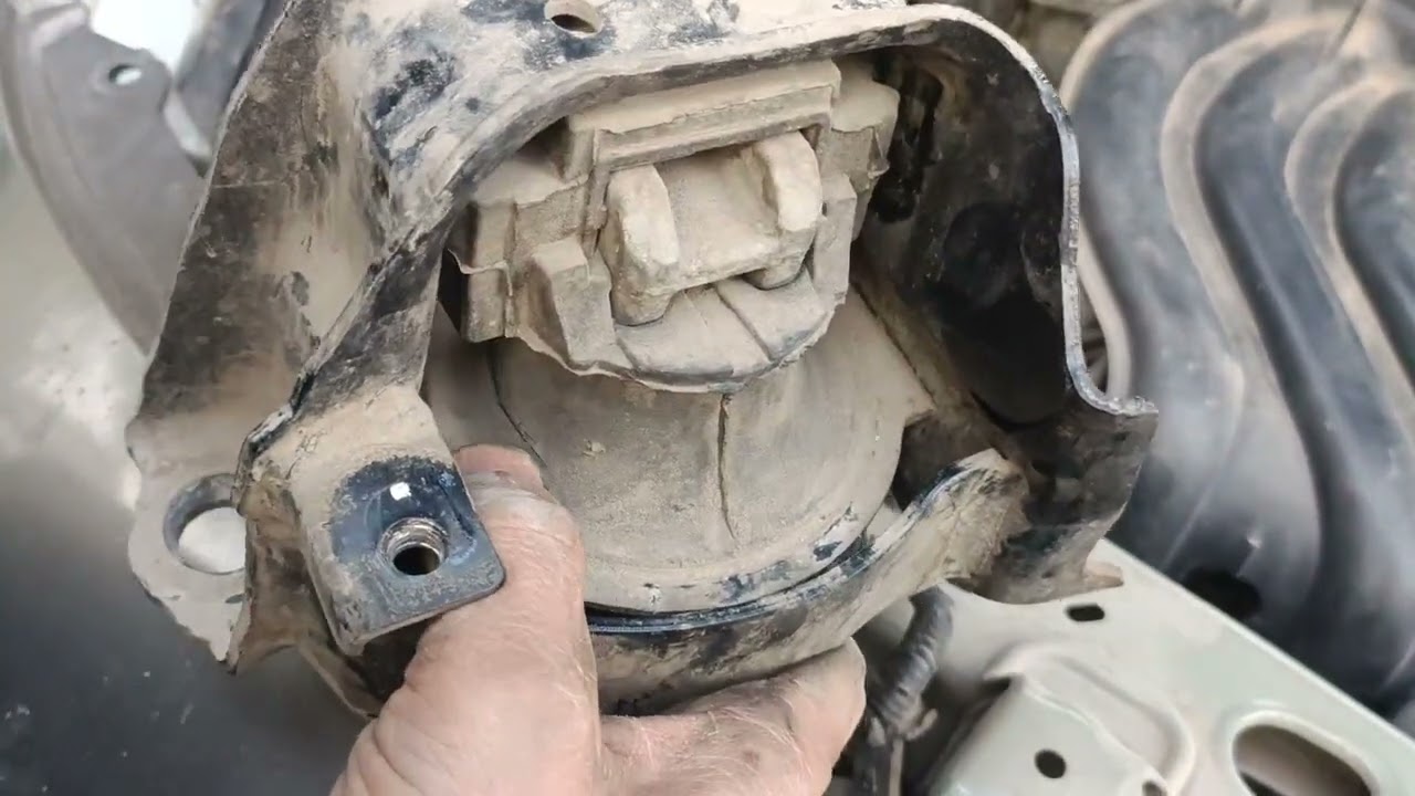 الجزء الاول تغيير قاعدة موتور نيسان صنى Engine mounting change nissan N17
