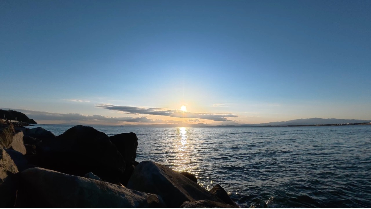 Sunset Ocean Waves in Enoshima Japan | Relaxing Sea Sounds 江ノ島の夕日と波音