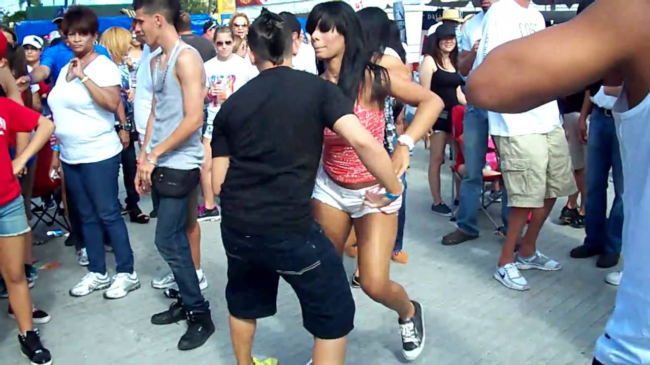 Dia Nacional de la Salsa 2011, Bailando Salsa.