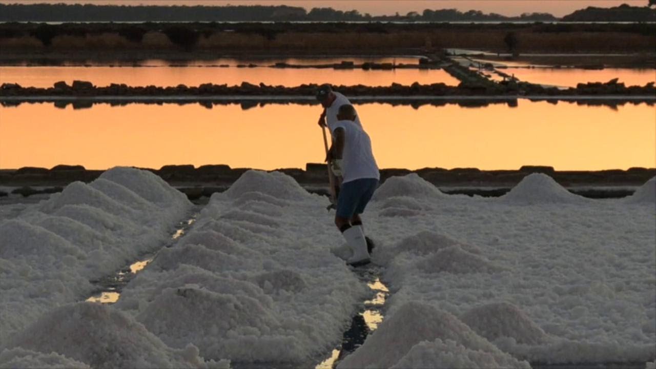 Una notte a raccogliere il sale, lo spettacolo dello Stagnone di Marsala
