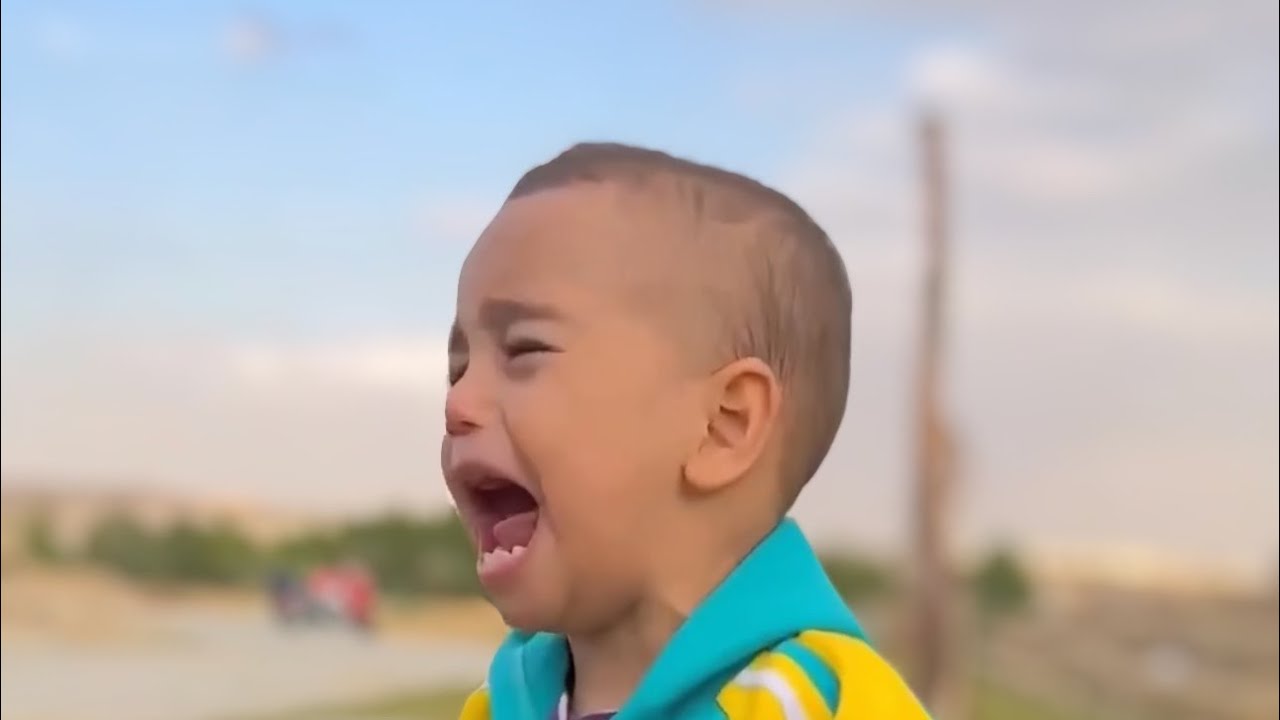الطفل الحزين 😢