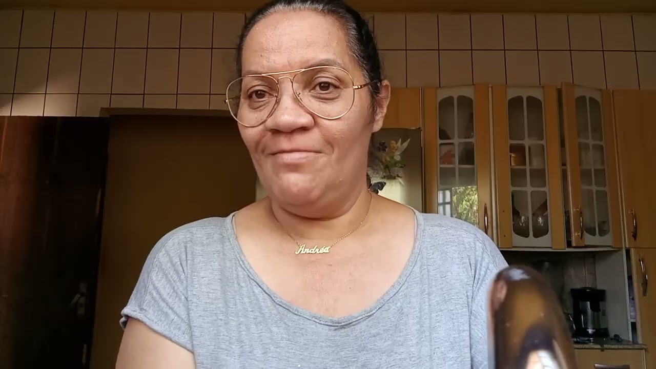 Lavando louça e refletindo novas atitudes próximo ano . Tentando ser diferente 