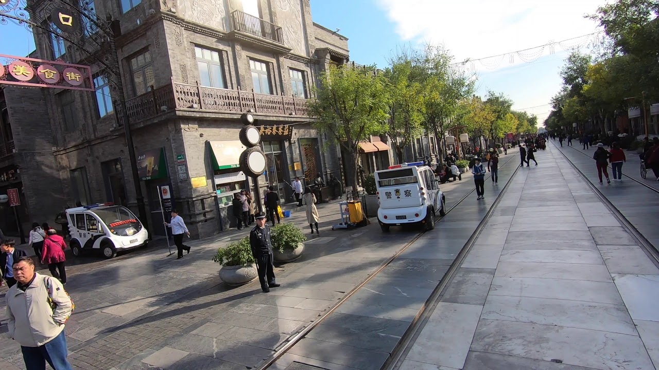 Streets of Beijing: Walking along the ancient Qianmen Street 前门大街