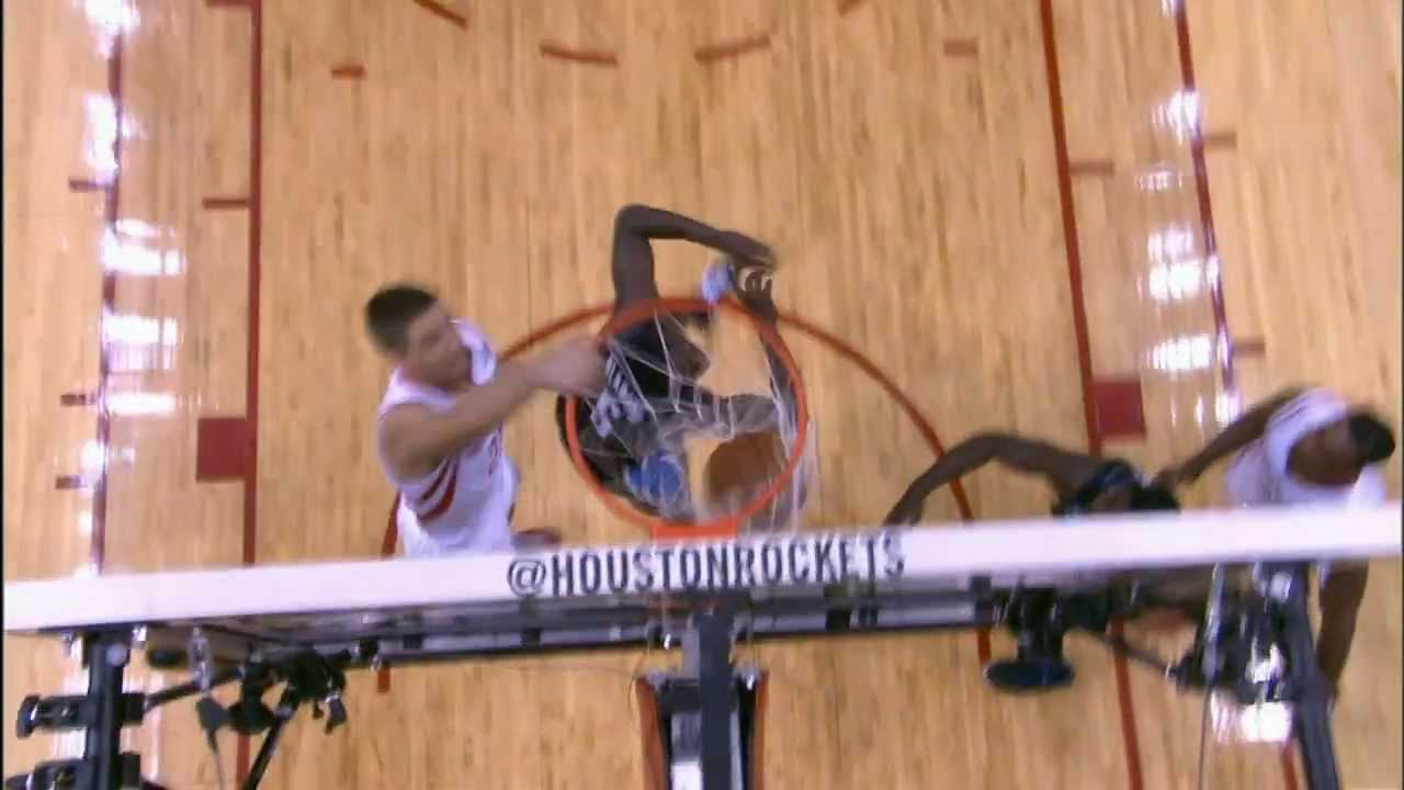 Chandler Parsons Finishes the Break with the Facial