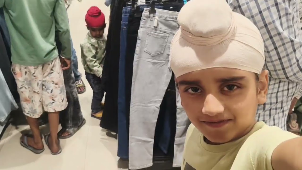 Daily vlog channel subscribe kar do gg #youtubevideo #funny #newvlog #comedy @hussanvirajvloger 