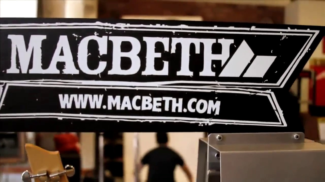Blink 182   - Pretty Little Girl ( Macbeth Apparel )
