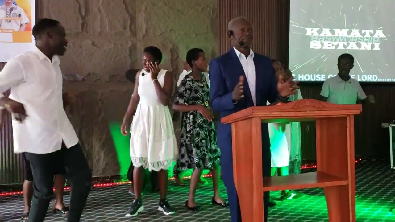 Live Hot praise by J.M.M choir