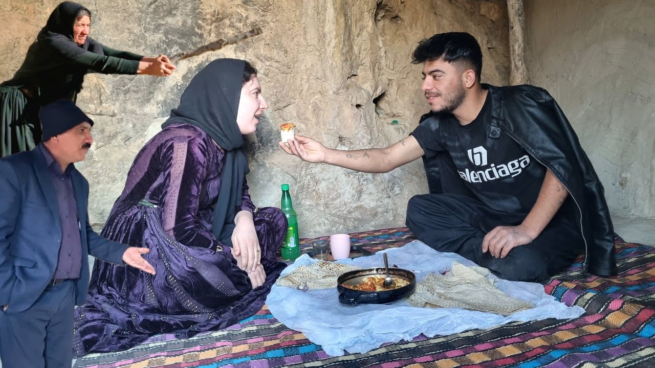 A simple life but full of love; Abolfazl and Sakineh's romantic day in the mountains 💕⛰️