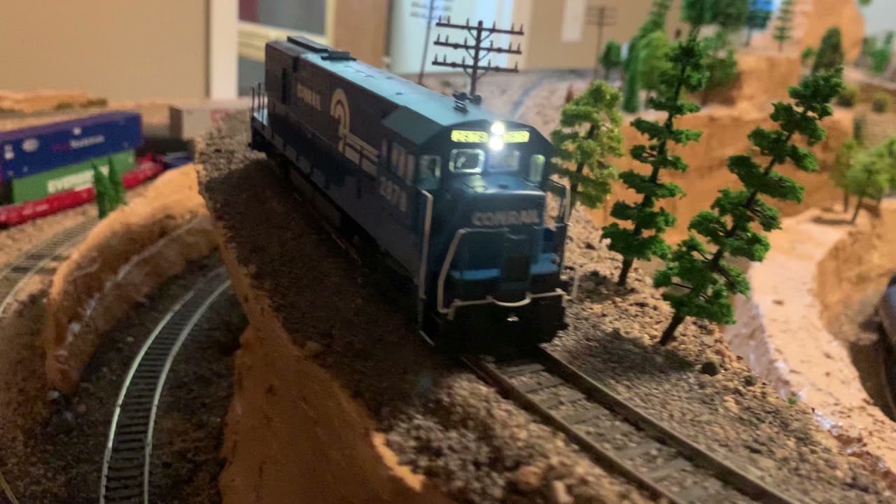 HO Scale PROTO 2000 GE U28B / U30B DCC Sound Diesel Locomotive CONRAIL 
