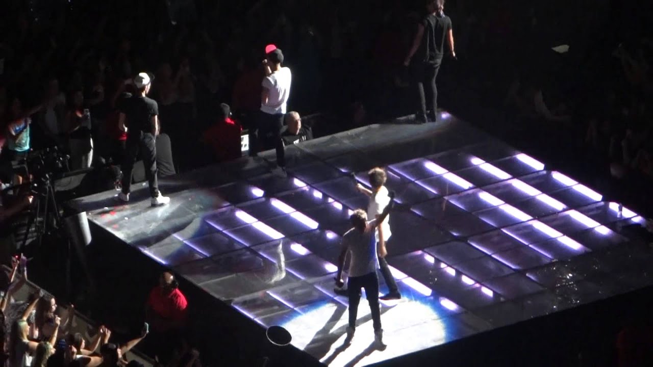 One Direction 8/9/13 One Way Or Another