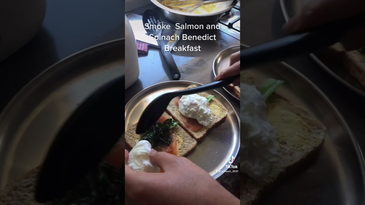 Smoke salmon and spinach Benedict breakfast 🍳 at home