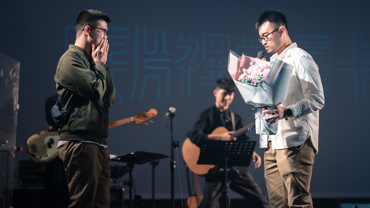 理想混蛋演唱會，男友驚喜現身舞台 ⋯男同志情侶求婚全紀錄