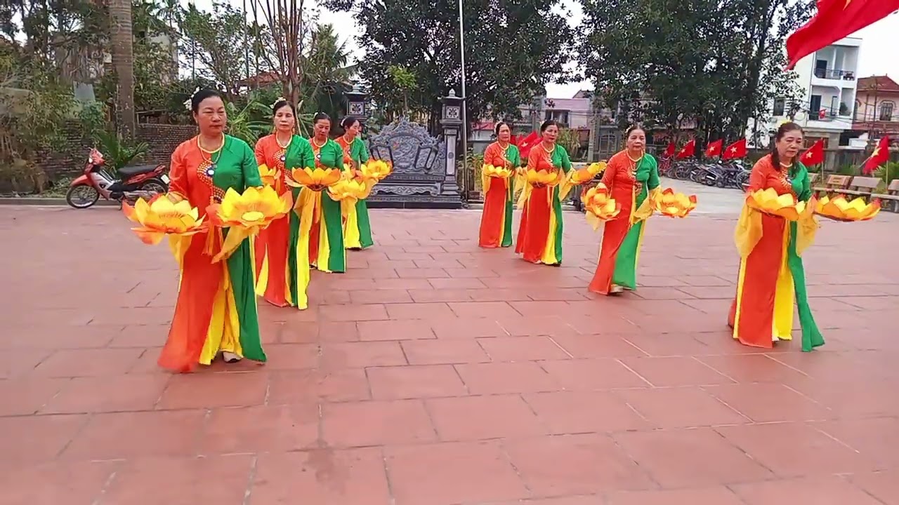 Múa đầu xuân