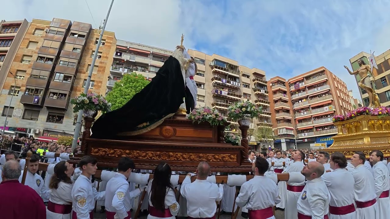 Quita del manto negro a María Santísima del Amparo. Domingo de Resurrección 2025. S Santa de Cuenca.