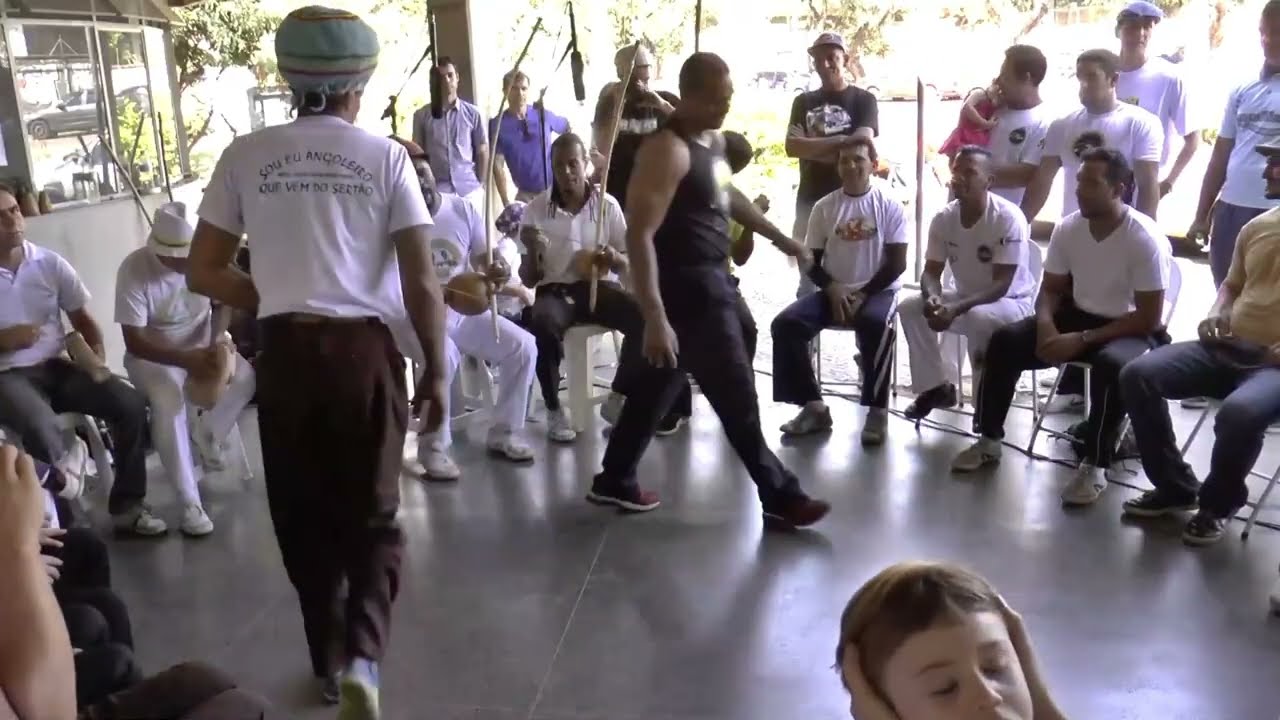 Capoeira Angola, CM Xandão vadiando entre amigos  - Rio Claro, 2015