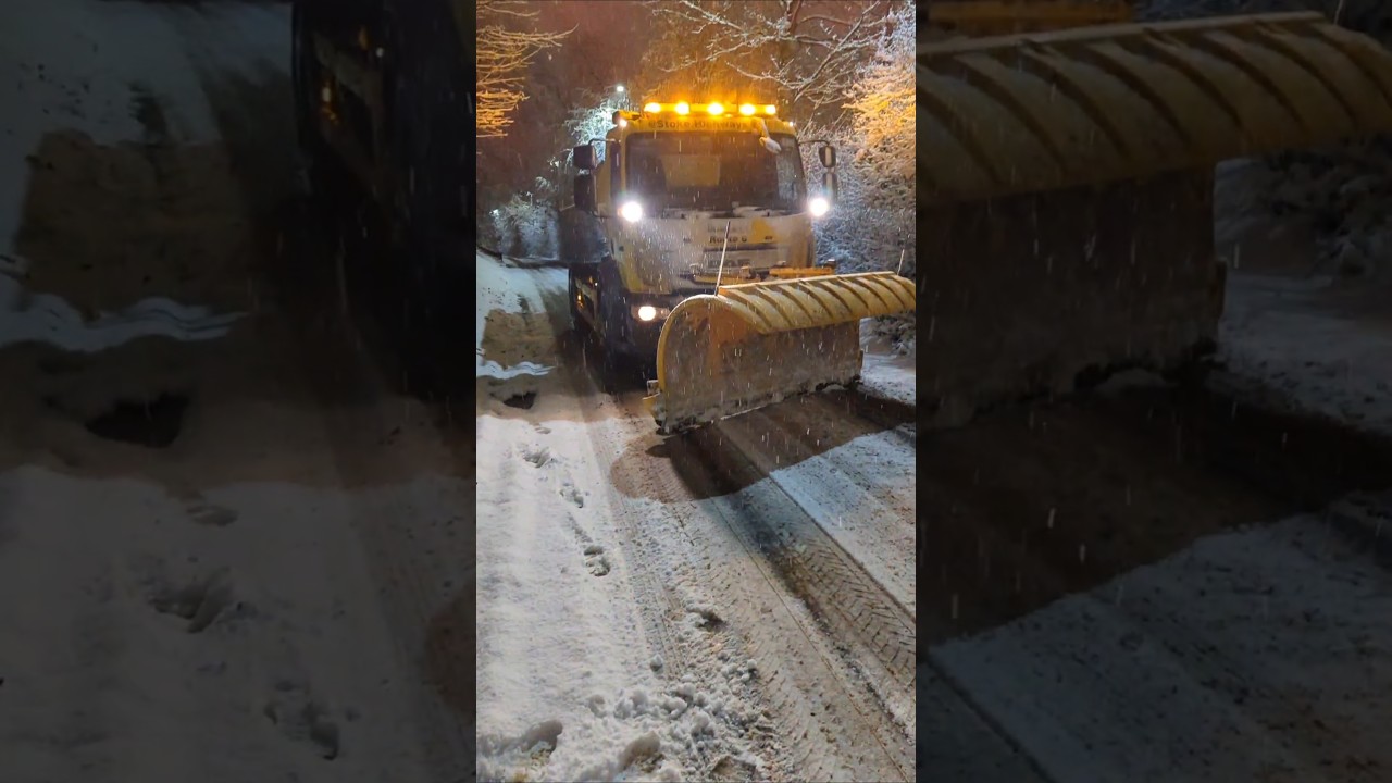 Nothing like a gritter in snow doing what it does best 🌨️  #snow #snowfall #winter #snowing #winters