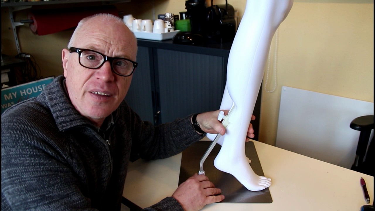 Kan een etalagepop schoenen dragen