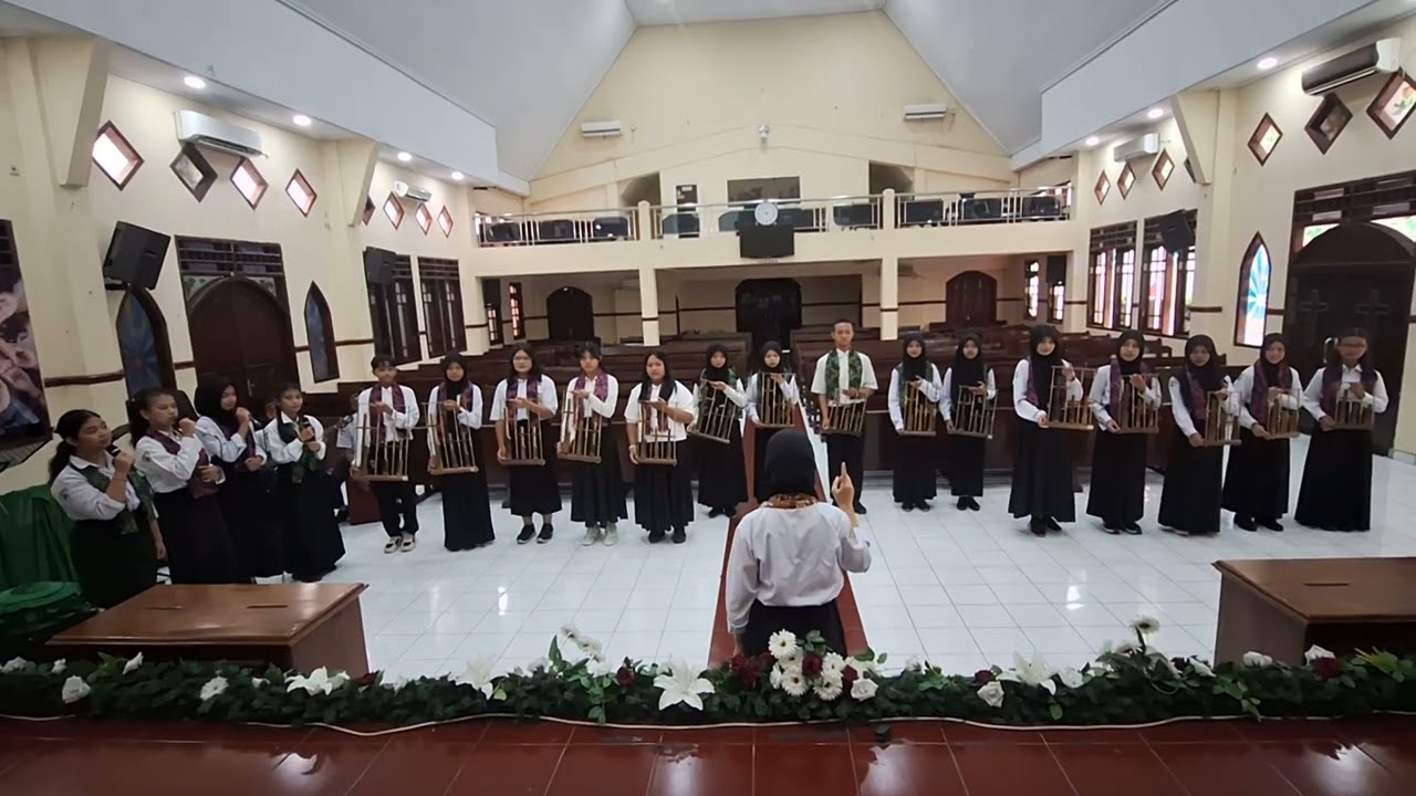 Harmoni Angklung Smp Negeri 5 Sidoarjo | You Raise Me Up | Lomba Angklung 2025