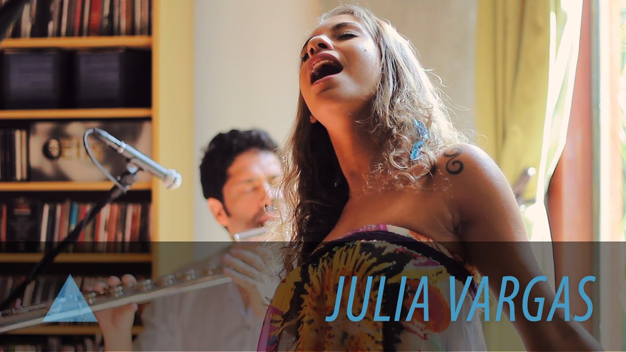 MAR AZUL ▲ JÚLIA VARGAS // 