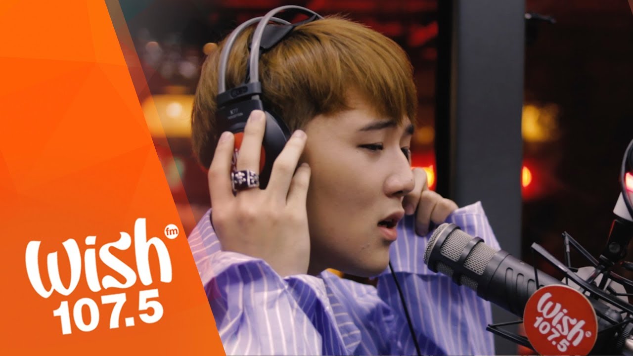 JinHo Bae sings 