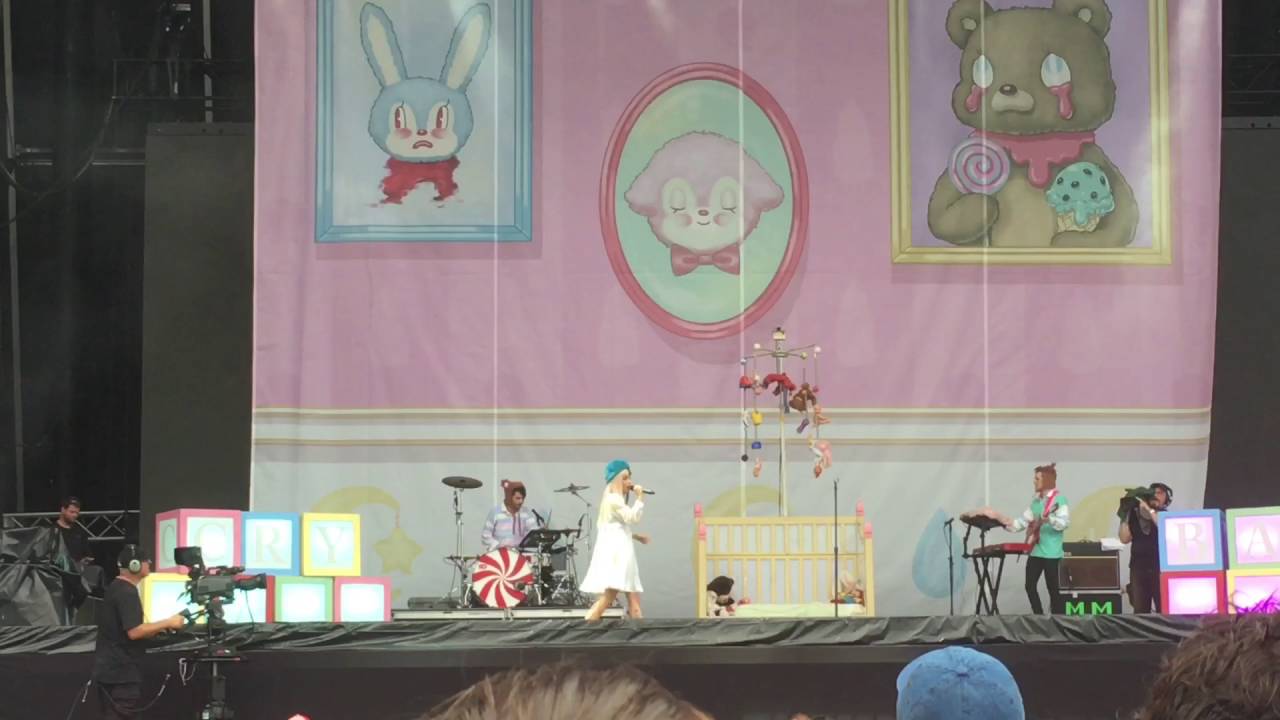 Melanie Martinez - Cake (live at Lollapalooza Chicago 2016)
