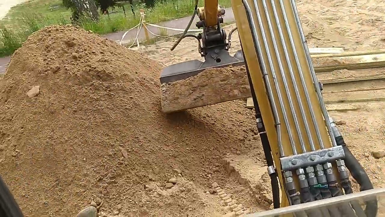 jak sterować operować koparką? podstawy do zabawy
