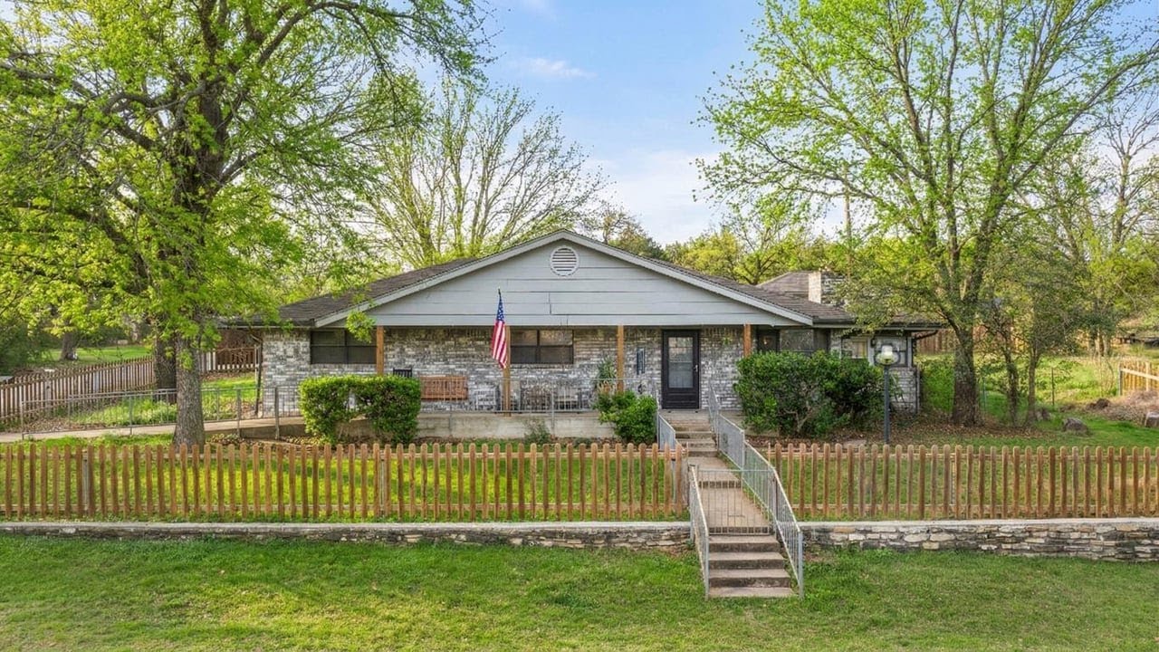 2708 Cedarhill St, Granbury, TX