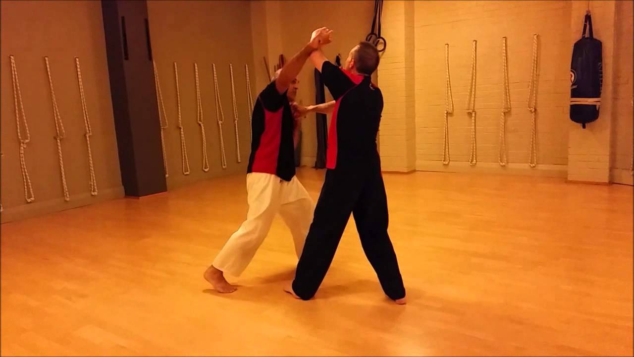 Taijiquan applications - fair lady works at shuttles