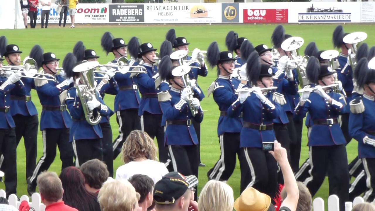Auszug vom Marsch- und Drillkontingent Spielmannszug Oberlichtenau zum 10. Radeberger Musikfest 2016