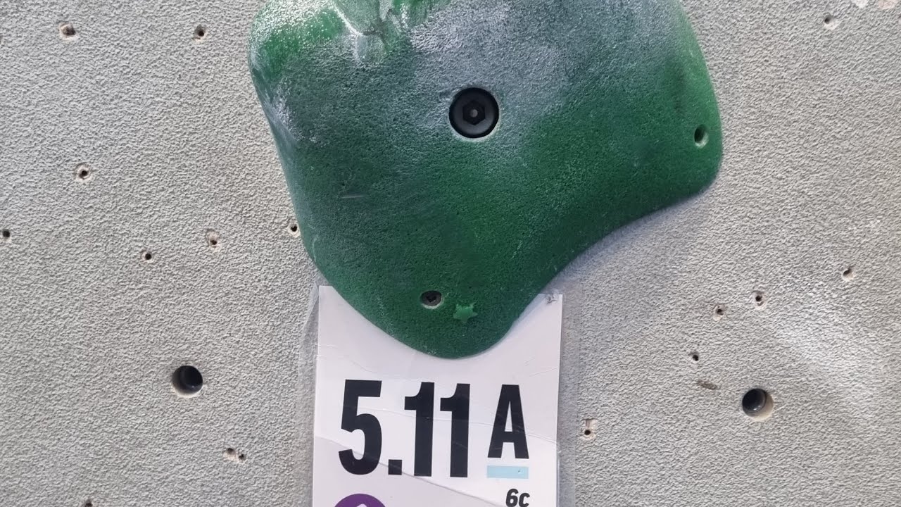 Climbing in Québec, Montréal, Allez Up PSC, 5.11a 💚 