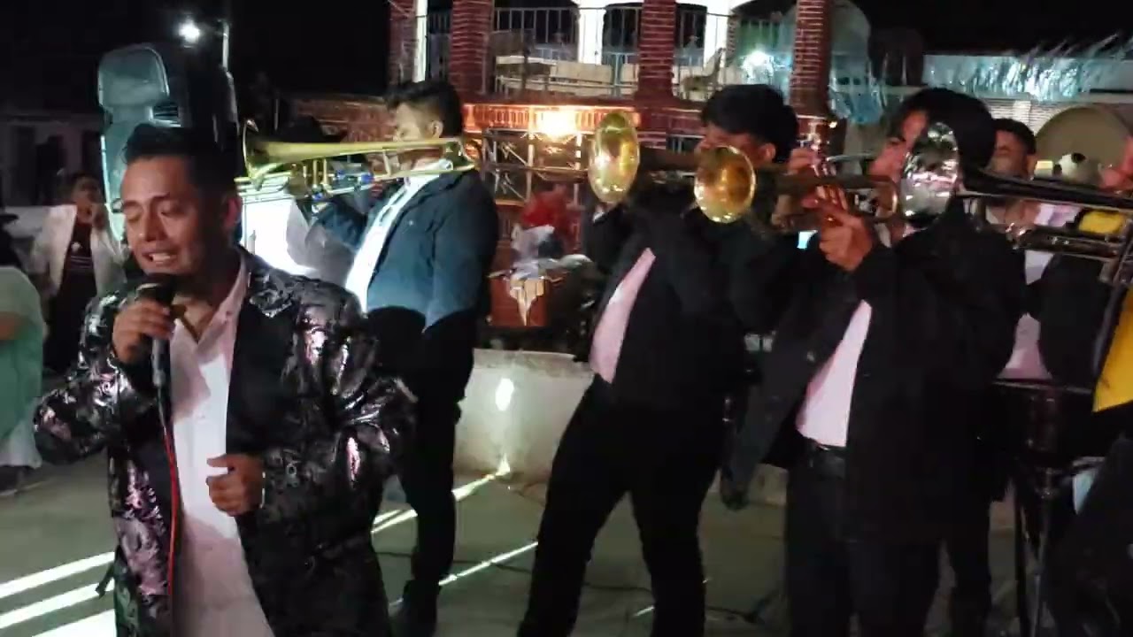 Banda la Imponente banda San Pedro 10 de enero tlacotepec lagunas amenizando una boda