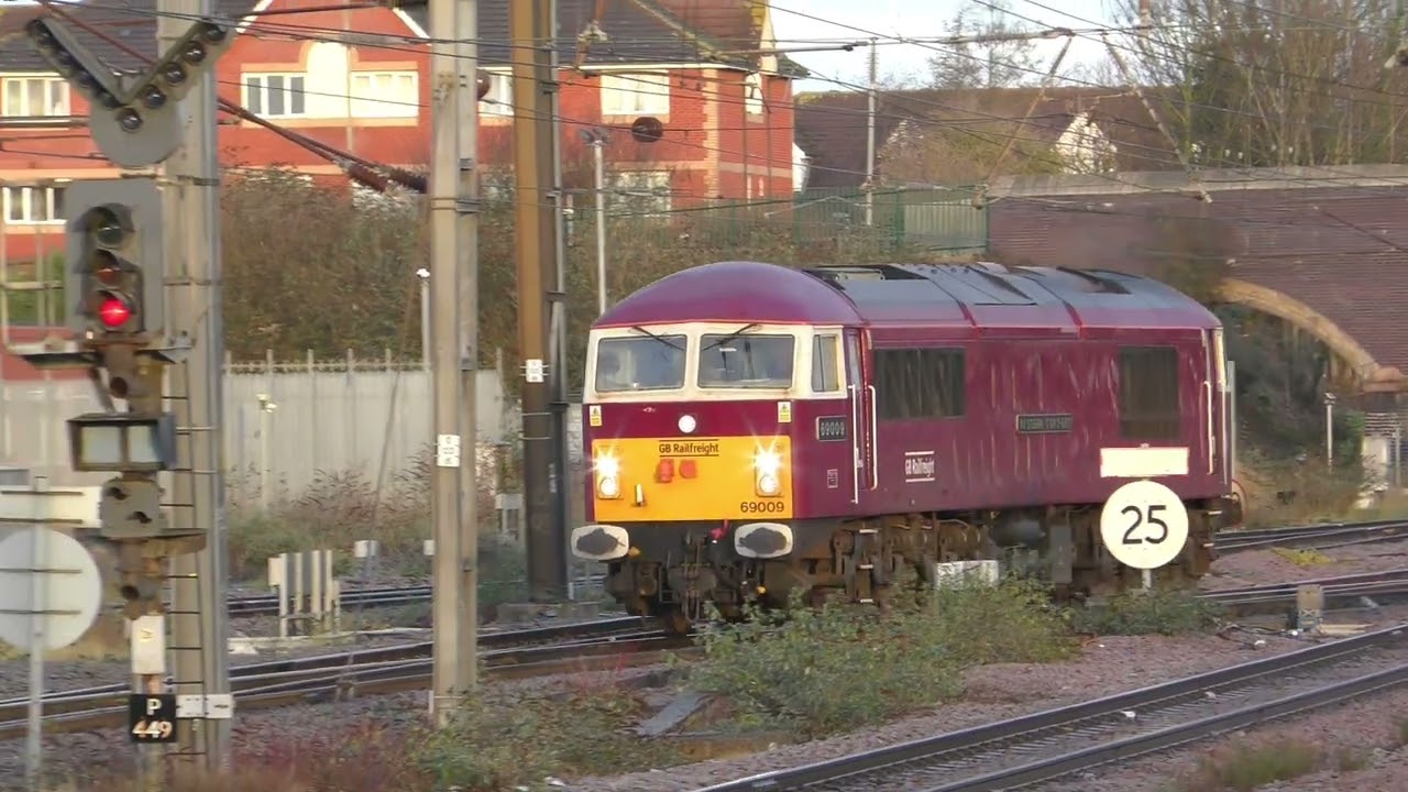Peterborough Station 30/12/25 Classes 66/69/DR #freighttrains #locomotives #trains #peterborough 