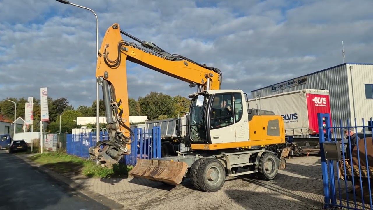 Liebherr A900 Litronic with Likufix SW 48 + powertilt from year 2016 - SOLD