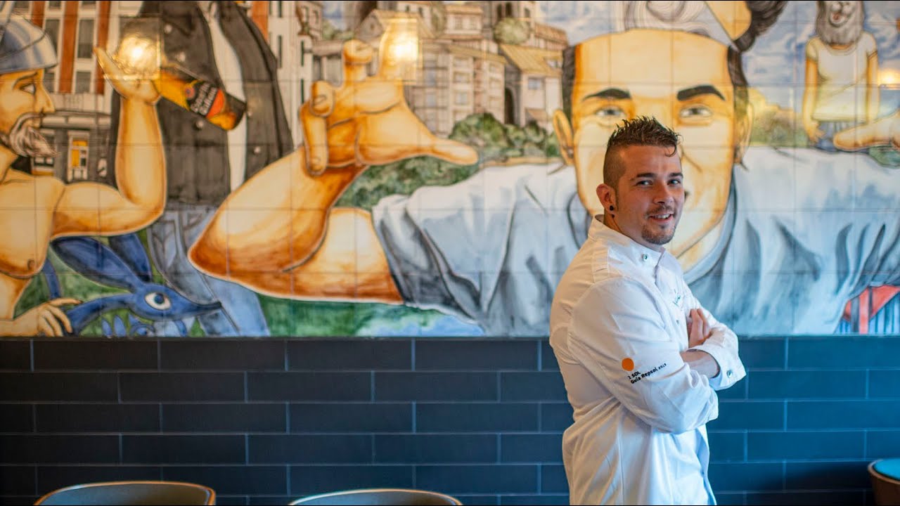 Cocinando en casa de Carlos Maldonado ('Raíces'): Tartar de salmón con naranja