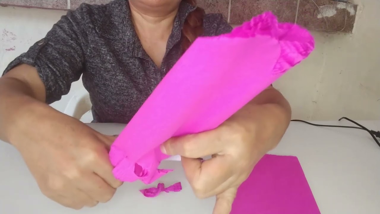 corte de corazón ❤️ con churritos en papel crepé