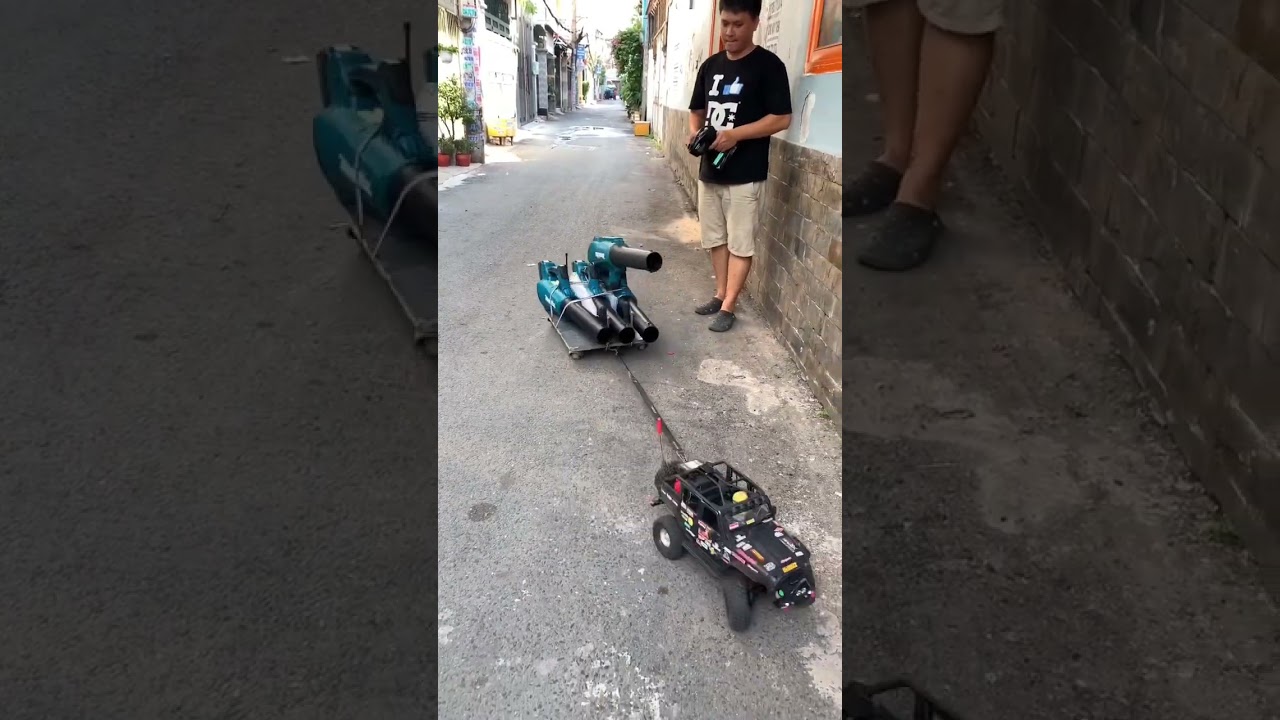 TRAXXAS TRX4 VS MAKITA DUB184 X 4