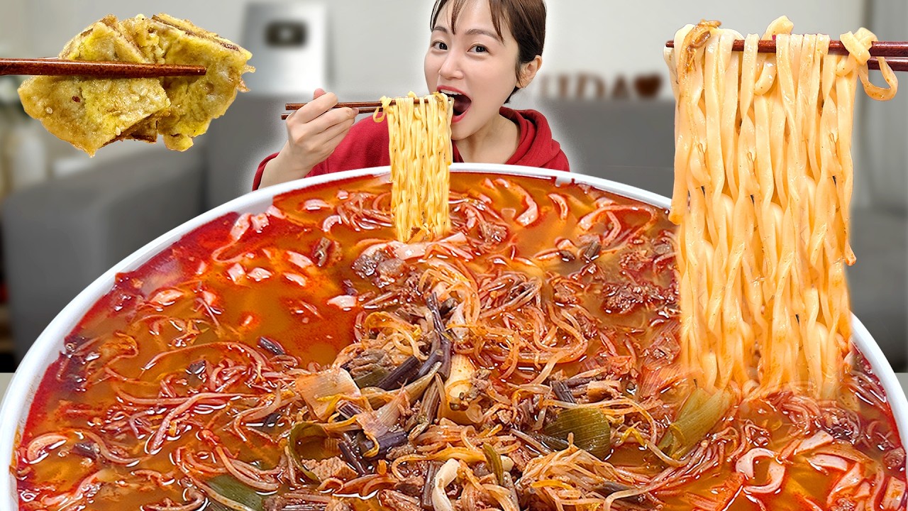 육개장 칼국수 먹고 밥 말아서 육칼밥으로 마무리👍 육전까지 든든하게 해장 했어요😋 육개장 먹방!