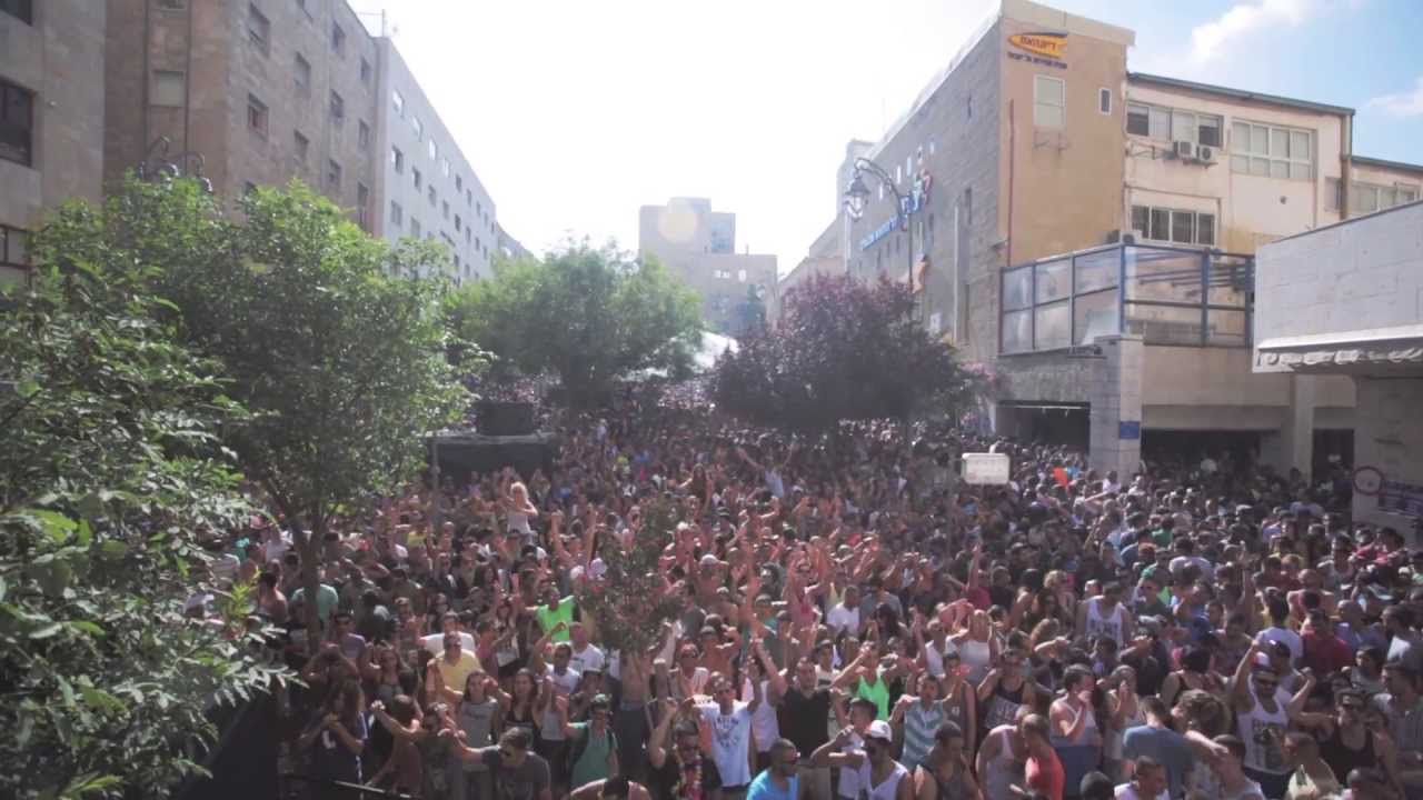 THE FRONT STAGE- Ace Ventura & Captain hook. JERUSALEM RAVE