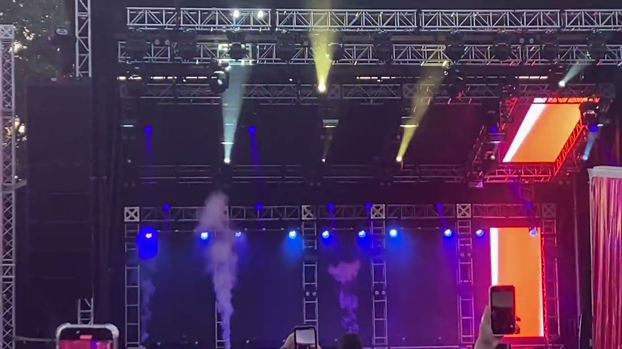 Another video Bryson Tiller live at the coke stage stampede ￼