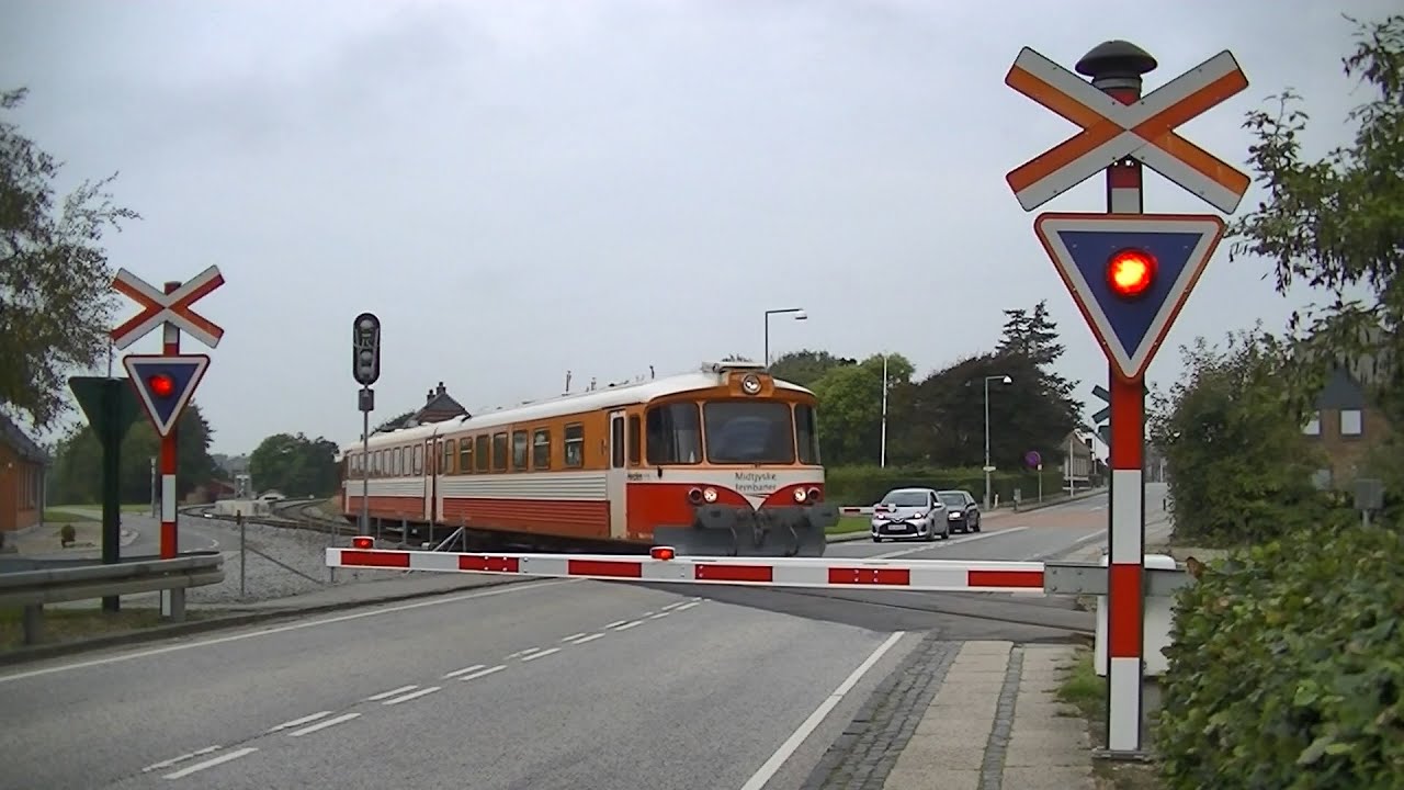 Spoorwegovergang Bækmarksbro (DK) // Railroad crossing // Jernbaneoverskæring