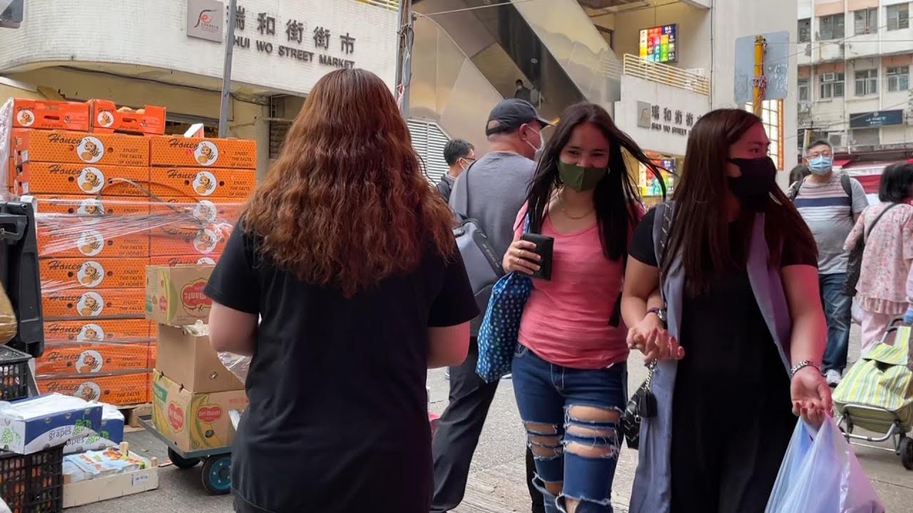 P.1/2 漫步觀塘裕民坊輔仁街物華街康寧道 買餸嘅人多 中年女人東張西望 Virtual walking tour Kwun tong sidewalk market Hong Kong