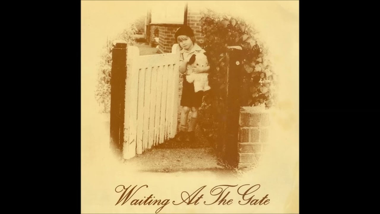 Blue Shark – Waiting at the Gate