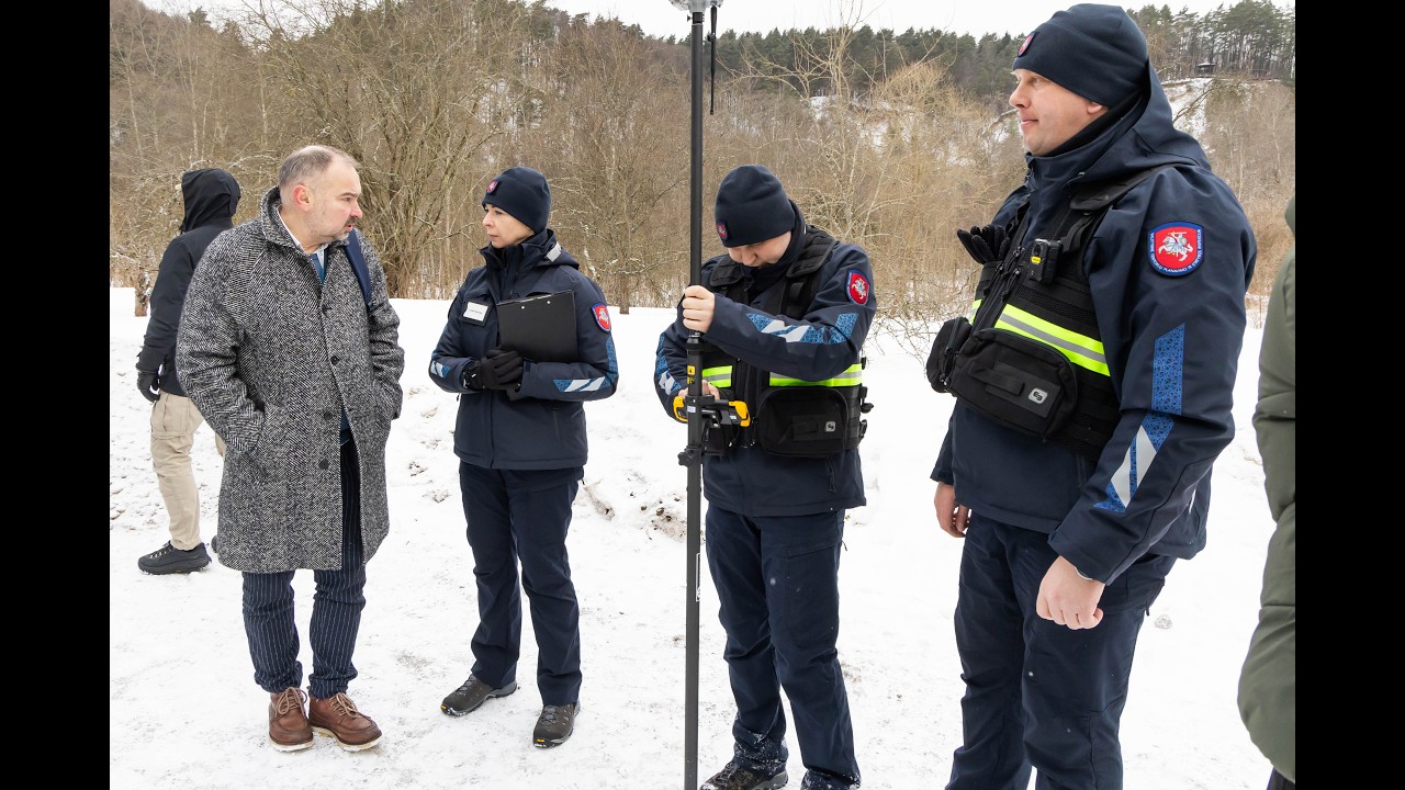 Prie Gitano Nausėdos namų statybos inspektoriai atliko matavimus