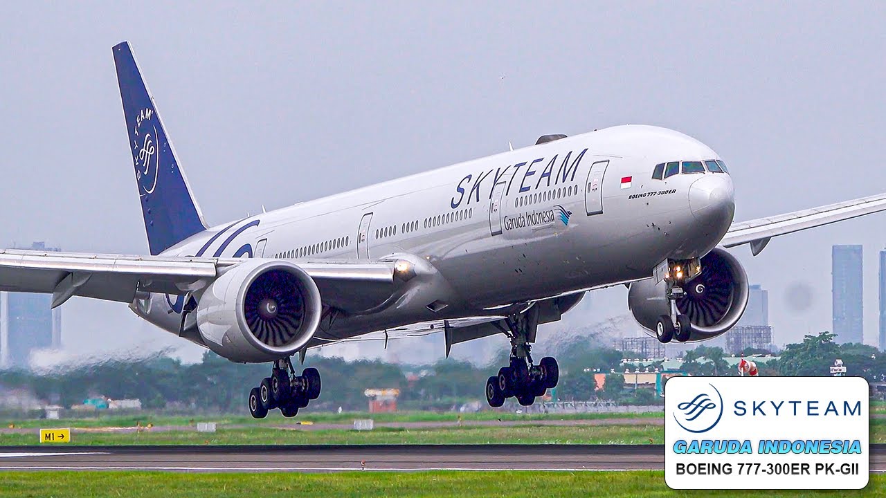 👉CLOSEUP!  Watching Plane TAKEOFFS & LANDINGS at Soekarno Hatta Int'l Airport JAKARTA CGK/WIII