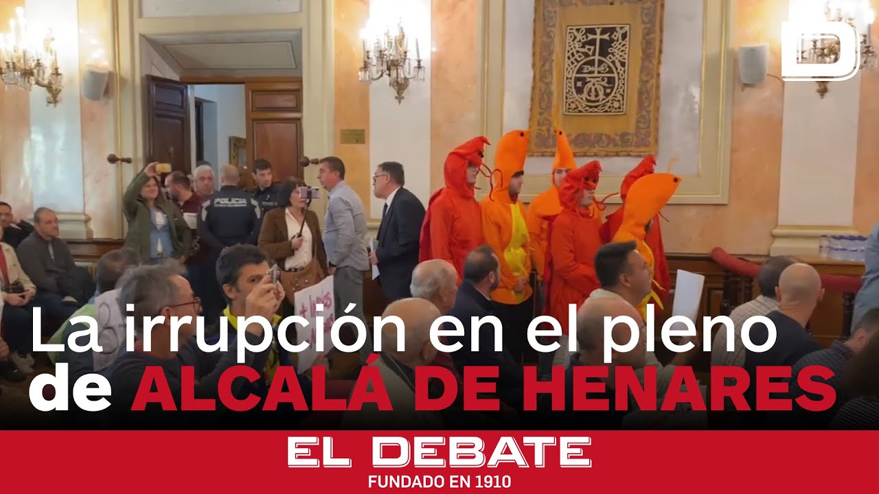 Varias personas disfrazadas de gamba irrumpen un Pleno sobre sindicatos en Alcalá: «¡Comegambas!»