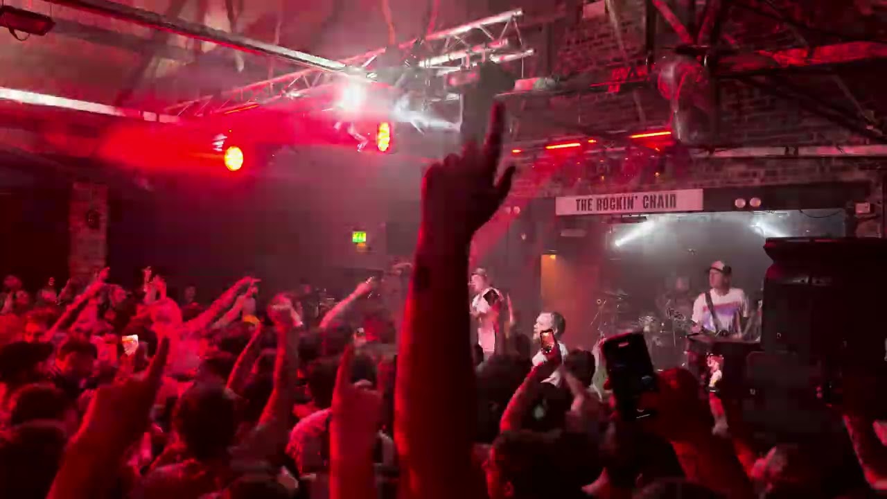 Neck Deep - December (Live at Wrexham 2025)