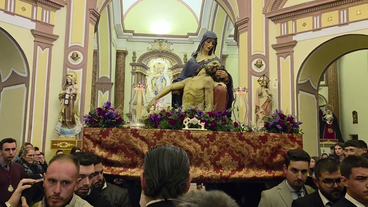 Vía crucis de la Virgen de la Piedad por el interior de la iglesia