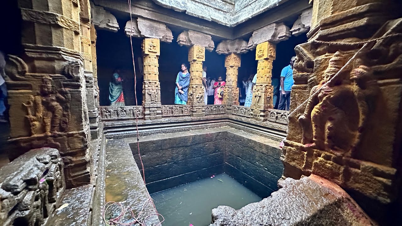 வருடத்தில் ஒருமுறை, சித்ரா பௌர்ணமியன்று நடவாவி கிணற்றில் காஞ்சிபுரம் வரதராஜ பெருமாள் தரிசனம்