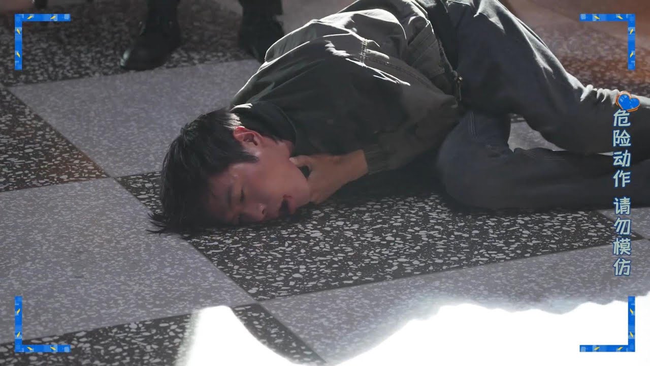 张若昀《人之初》幕后花絮 BTS：#张若昀 马思纯一个“挨打”一个“挨骂”丨#ZhangRuoyun & #MaSichun : One Beaten, One Scolded