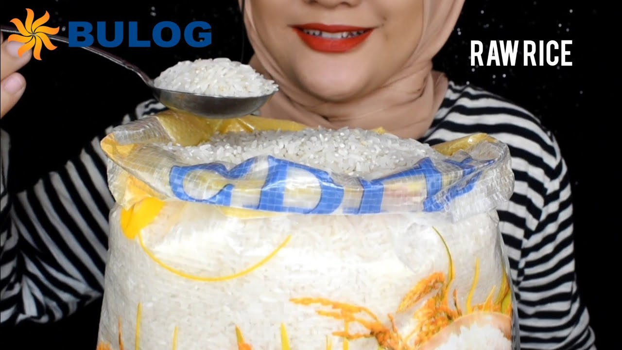 BERAS BULOG ||ASMR RAW RICE EATING|| RAW RICE || MAKAN BERAS MENTAH DIKARUNG PLASTIK PAKE CENTONG